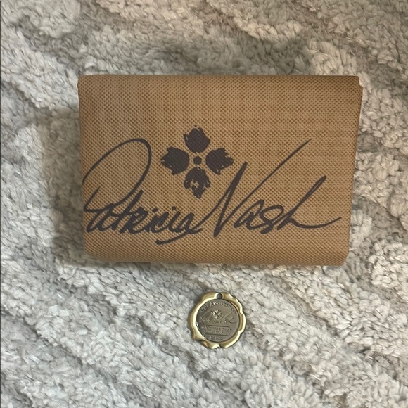 Elegant Brown Crocodile-Embossed Handbag - Picture 7 of 10